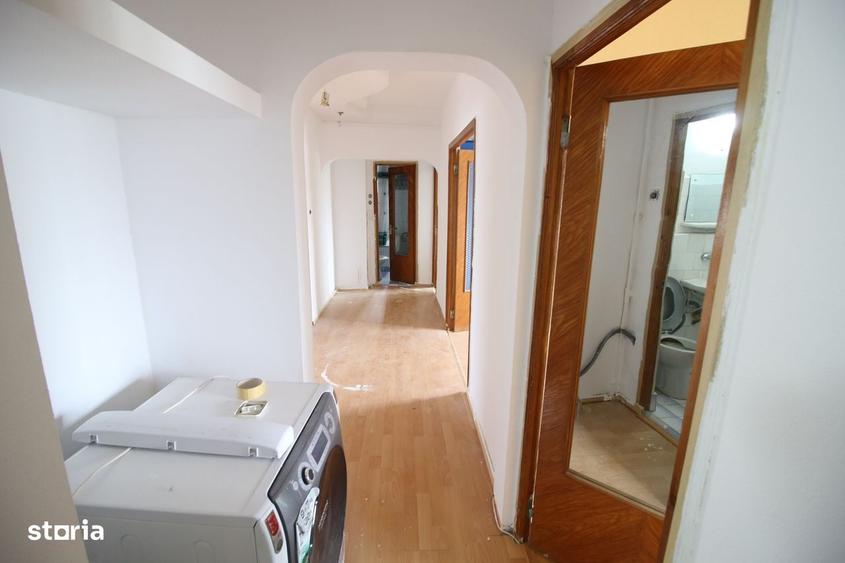 Apartament cu 4 camere decomandat în Micro 17