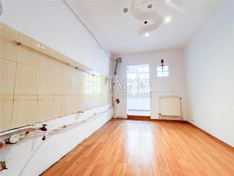 Apartament cu 3 camere decomandat în Central