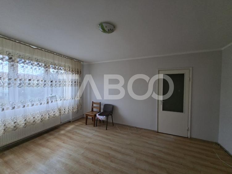 Apartament cu 2 camere semidecomandat, mobilat în Mihai Viteazul