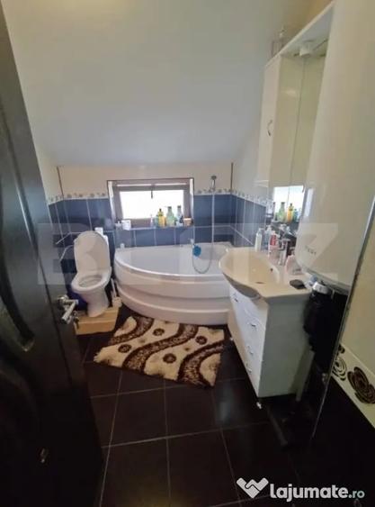 Casă cu 5 camere cu Teren 462 Mp în Malu Mare