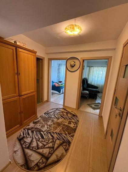 Apartament cu 4 camere decomandat, mobilat în Central