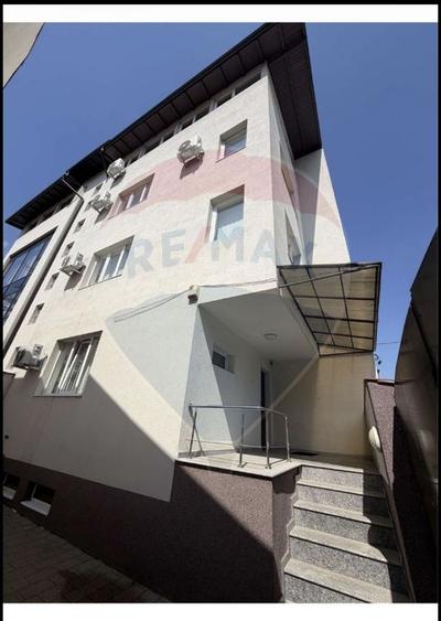 Casă individuală cu 6 camere cu Teren 100 Mp în Banu Manta