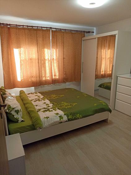 Inchiriez apartament 3 camere, zona soarelui - 2