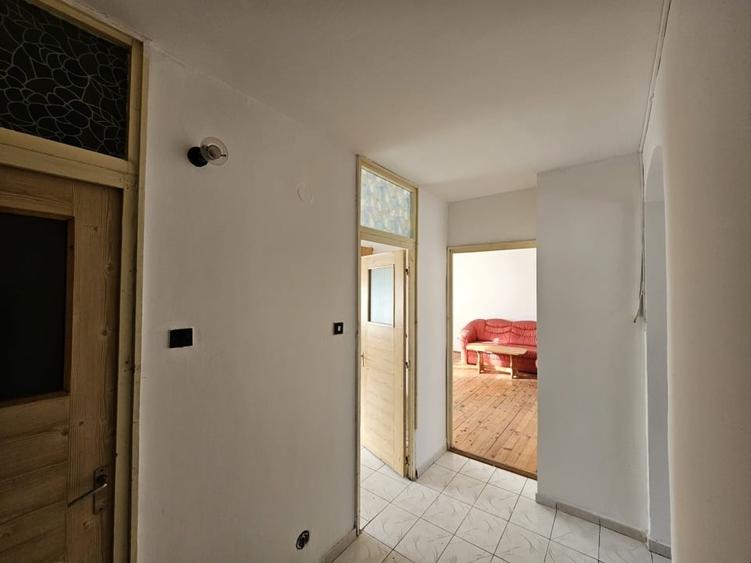 Apartament cu 3 camere decomandat, mobilat în Central