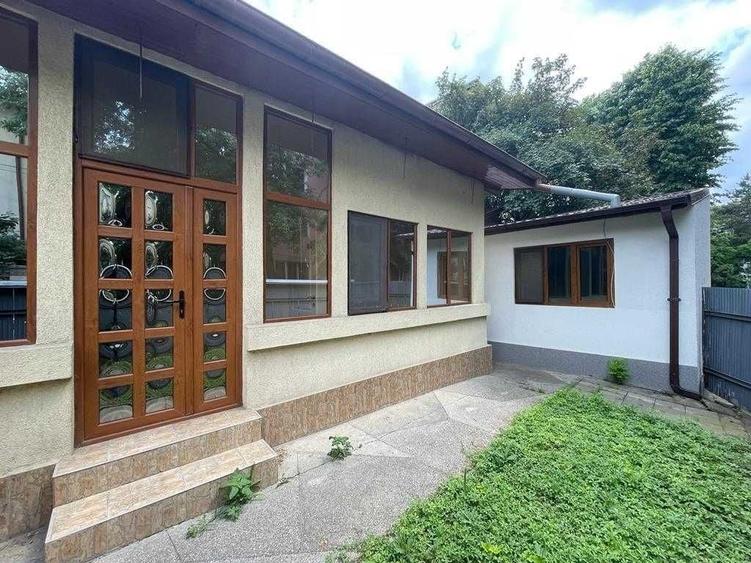 Casă cu 4 camere cu Teren 400 Mp în Central
