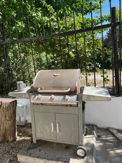Casă cu 10 camere cu Teren 300 Mp în Nord