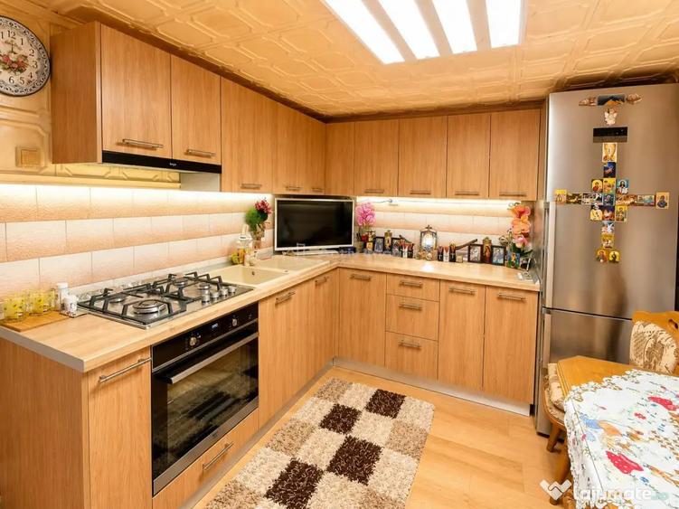Casă cu 6 camere cu Teren 250 Mp în Central