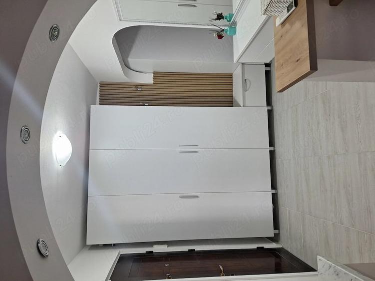 Apartament cu 3 camere decomandat în Rogerius