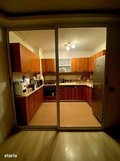 Apartament cu 3 camere decomandat în 13 Decembrie