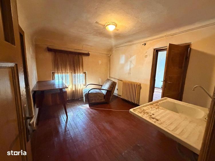 Casă cu 7 camere decomandat cu Teren 391 Mp în Băneasa
