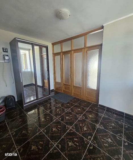 Casă cu 4 camere decomandat în Sânmartin