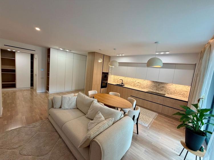 Apartament cu 4 camere decomandat, mobilat în Iancu Nicolae