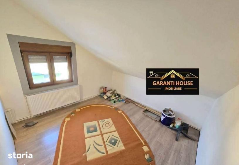 Casă cu 6 camere cu Teren 495 Mp în Recea