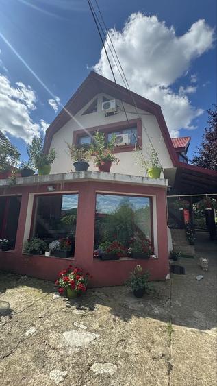Casă cu 4 camere în Bârnova