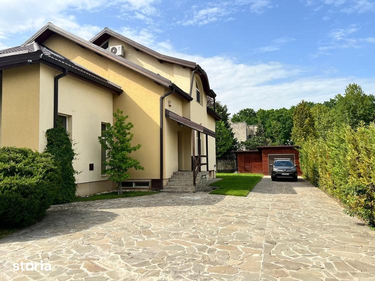 Casă cu 8 camere cu Teren 1000 Mp în Central