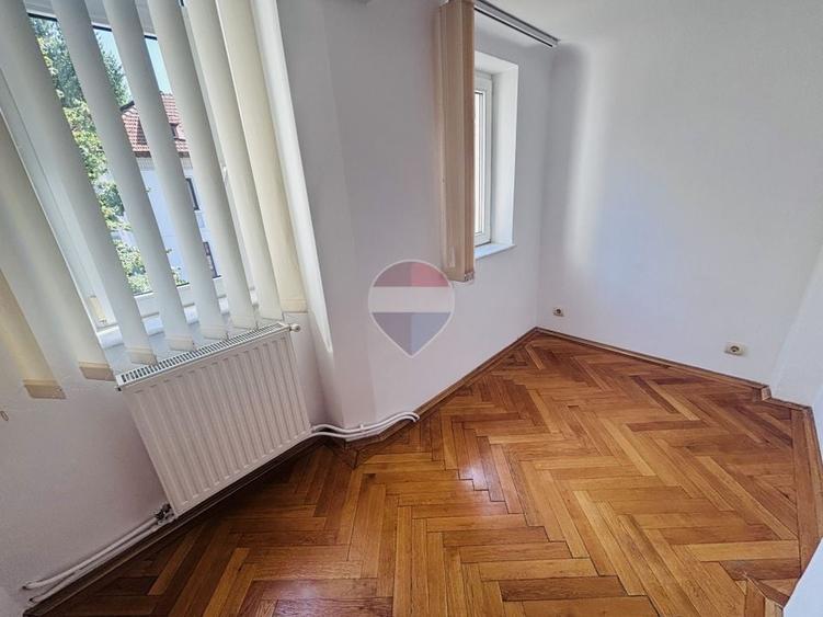 Casă individuală cu 4 camere cu Teren 200 Mp în Dorobanți