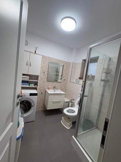 Casă individuală cu 7 camere cu Canalizare în Nord-Est