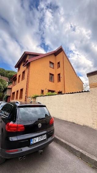 Casă individuală cu 5 camere cu Canalizare în Centrul Civic