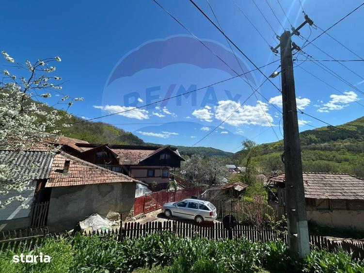 Casă cu 4 camere cu Teren 700 Mp în Chiojdu