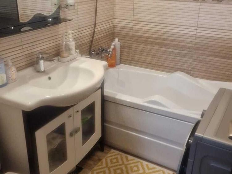 Apartament cu 3 camere decomandat în Burdujeni