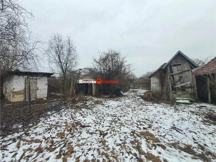 Casă cu Teren 9504 Mp în Poclușa de Barcău