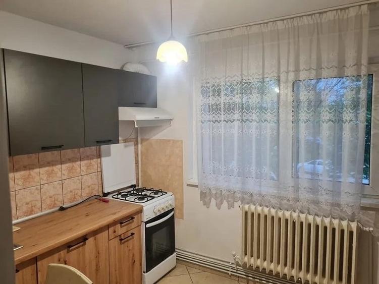 Apartament cu 2 camere decomandat în Podu Roș