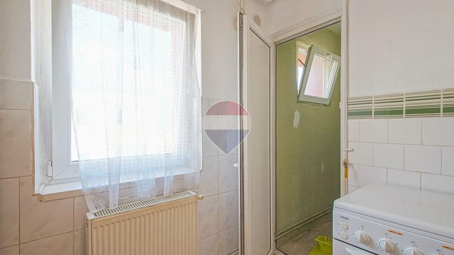 Apartament cu 3 camere semidecomandat în Nord