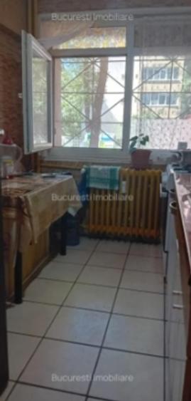 Apartament cu 3 camere semidecomandat în Titan