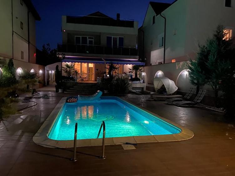 Casă individuală cu 6 camere cu Piscina în Sud-Est