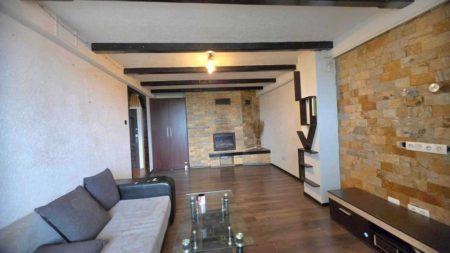 Apartament cu 3 camere decomandat în Central