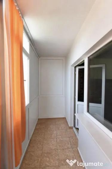 Apartament cu 3 camere decomandat în Prundu