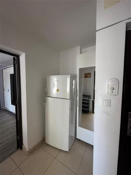 Apartament cu 2 camere semidecomandat, mobilat în Podu Roș