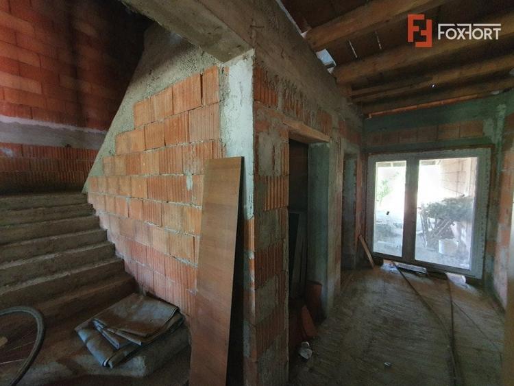 Duplex cu 6 camere cu Canalizare în Peciu Nou