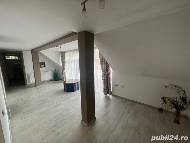 Casă cu 6 camere în Mihai Viteazu