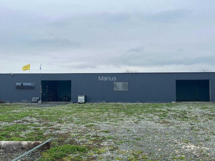 Teren intravilan de vanzare 2200m2cu hala metalica inchisa de 450m2