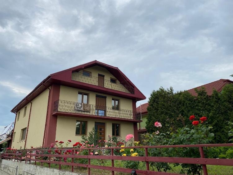 Casă individuală cu 5 camere cu Canalizare în Crucea de Jos