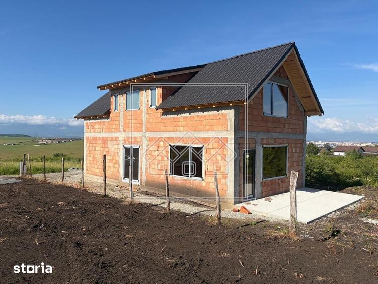 Casă cu 4 camere cu Teren 328 Mp în Aeroport