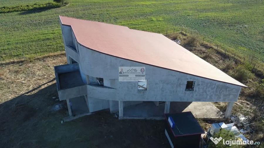 Casă cu 2 camere cu Teren 1500 Mp în Munteni