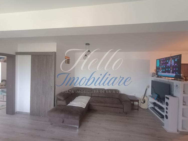 Apartament cu 3 camere semidecomandat în Florești