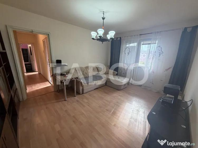 Apartament cu 3 camere semidecomandat în Central