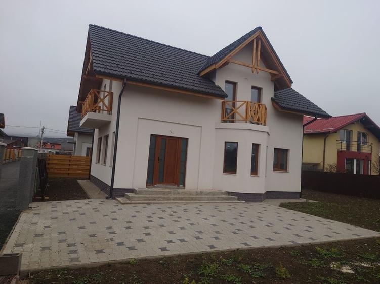 Casă cu 4 camere în Gilău