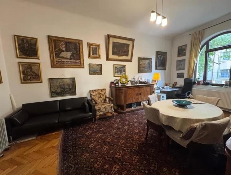 Apartament cu 4 camere decomandat în Cotroceni