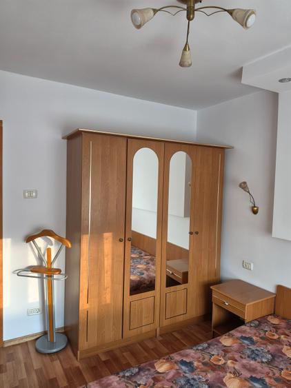 Apartament cu 4 camere semidecomandat în Apărătorii Patriei