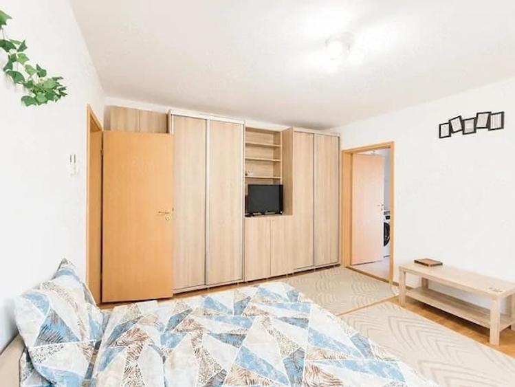 Apartament cu 2 camere semidecomandat în Girocului