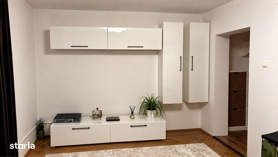 Apartament cu 3 camere în Dâmbu Pietros