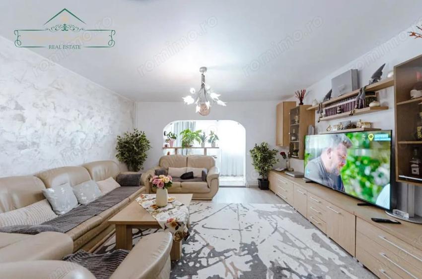 Apartament cu 5 camere decomandat în Miorița