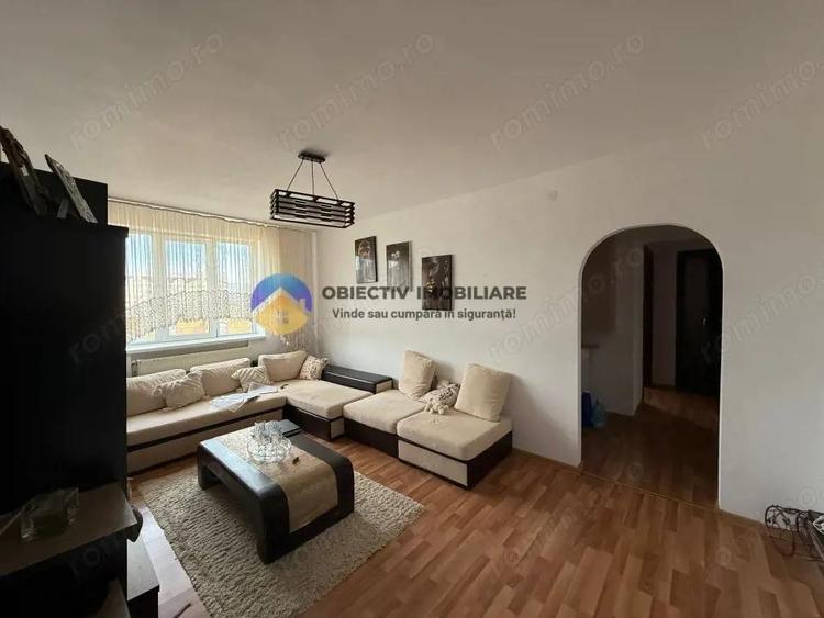 Apartament cu 3 camere semidecomandat în Central