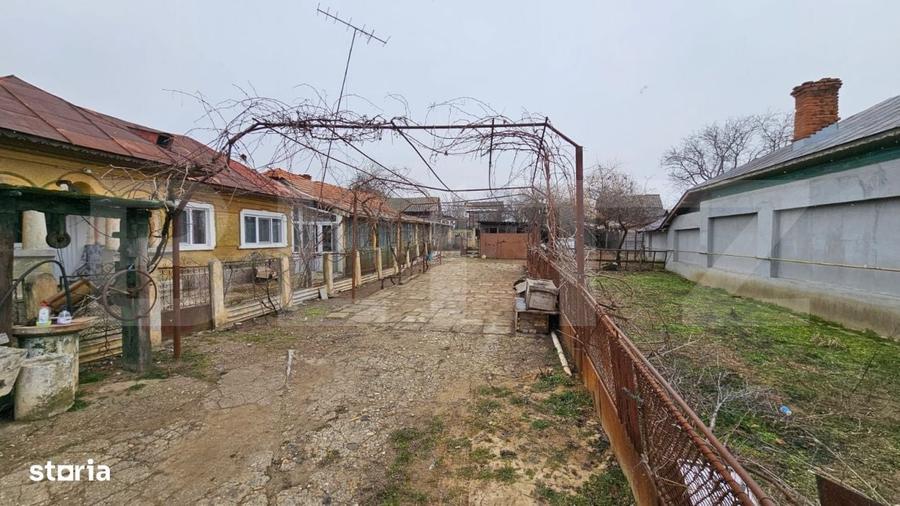 Casă cu 4 camere cu Teren 1688 Mp în Central