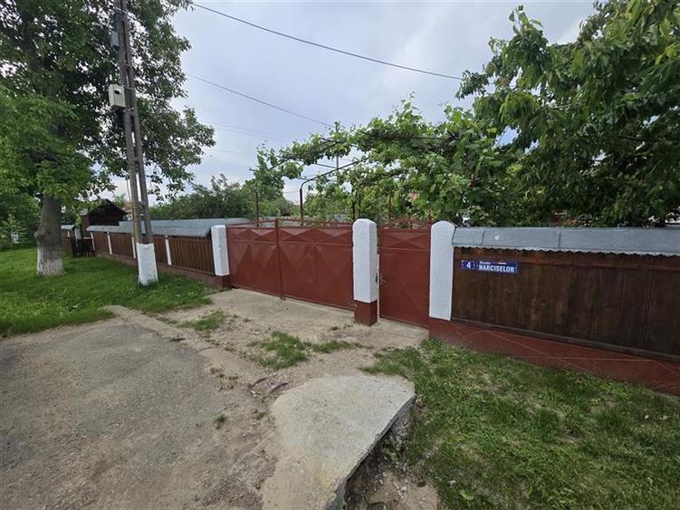 Casă individuală cu 6 camere cu Canalizare în Bahna