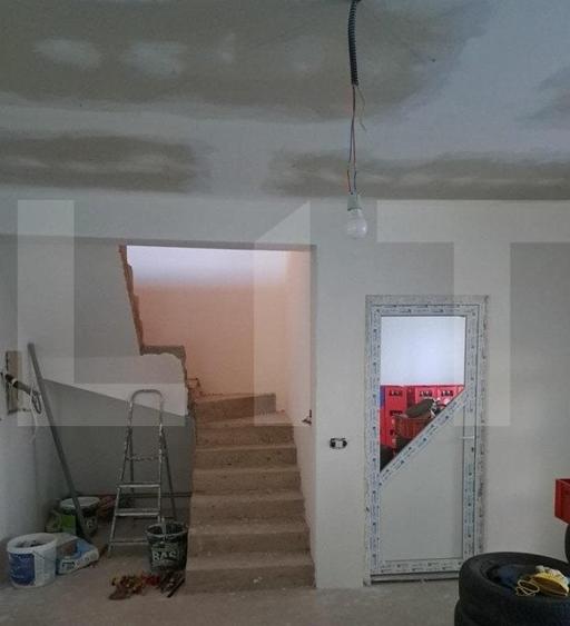 Casă individuală cu 5 camere cu Teren 250 Mp în Utvin